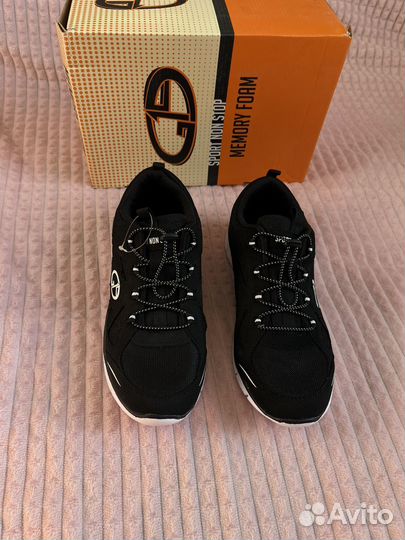 Кроссовки новые женские 41