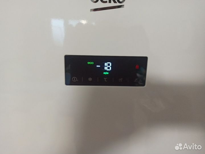 Морозильная камера веко rfnk290E23W