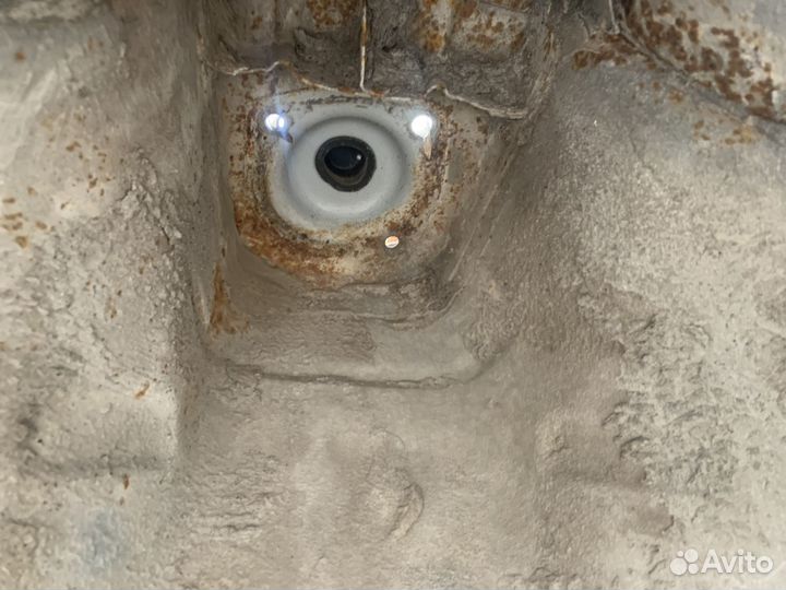 Hyundai elantra xd задний правый стакан