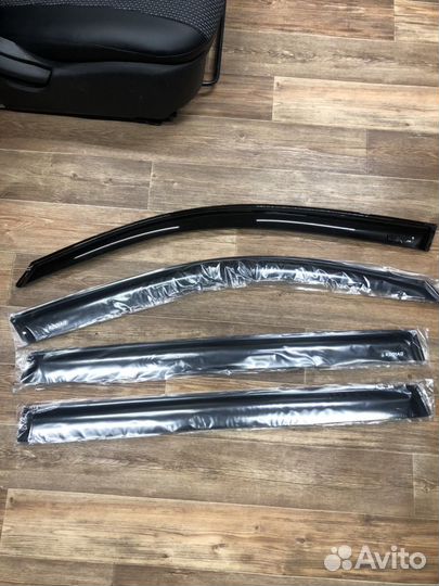 Ветровики на Toyota LC Prado