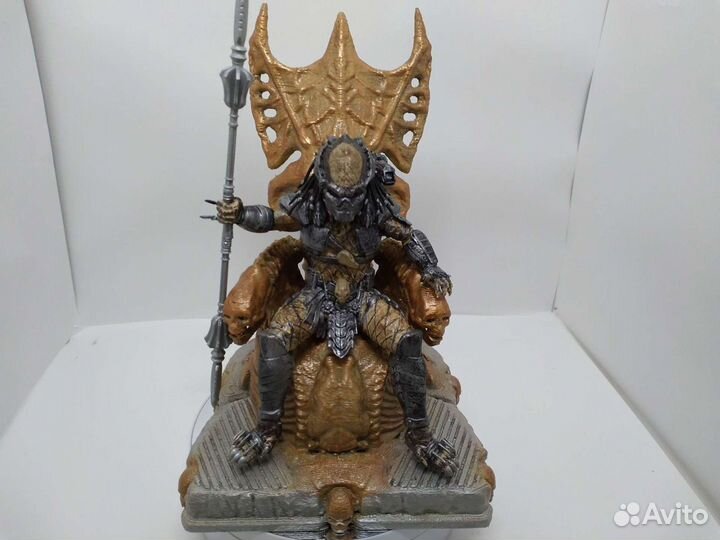 Фигурка хищника