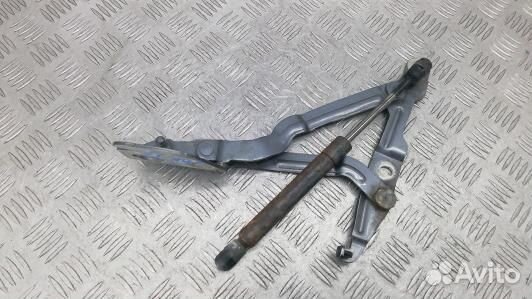 Петля капота audi A4 B5 (3BE17D501)