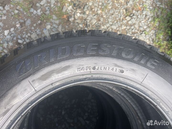 Bridgestone Blizzak Spike-01 215/60 R16