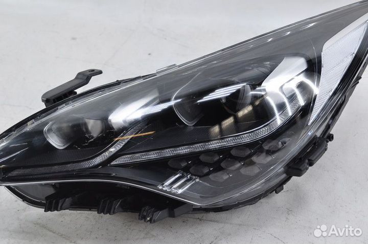 Б/У Б/У Фара передняя левая Kia Stinger 2017
