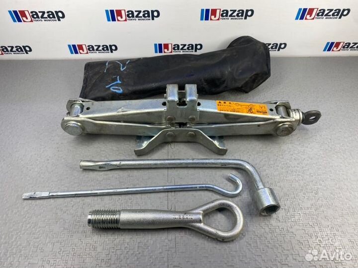 Домкрат инструмент петля буксировочная Infiniti M