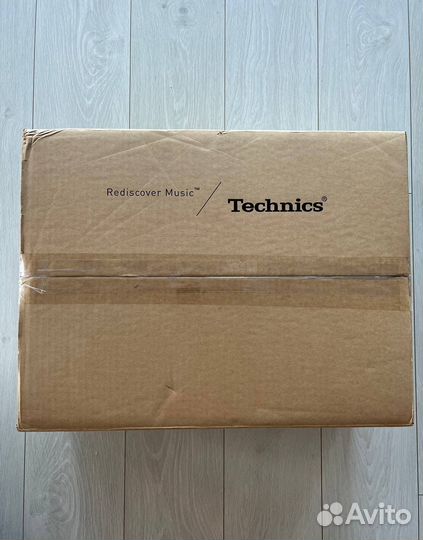 Новый виниловый проигрыватель Technics SL-1210MK7