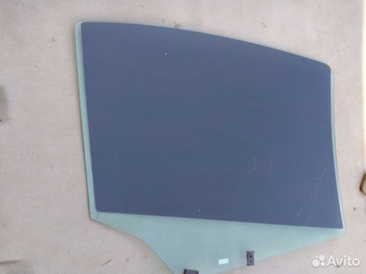 Стекло двери задней левой для Peugeot 408