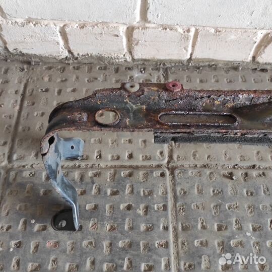 Кронштейн радиатора опорный ford C-MAX/focus 2