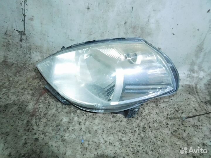 Фара левая ниссан тиида C11
