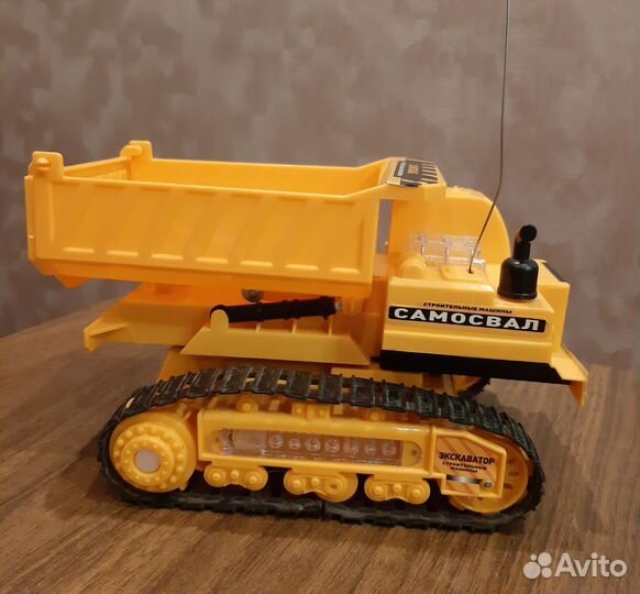Самосвал на радиоуправлении