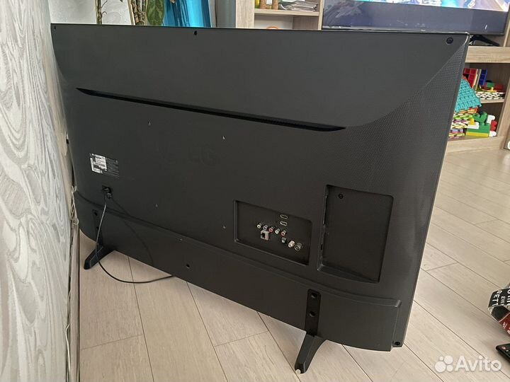 Телевизор LG 43LH579V