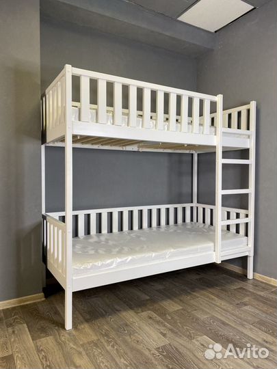 Детская двухъярусная кровать