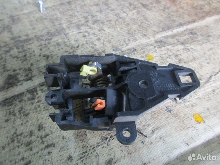 Ручка внутренняя передняя левая Mitsubishi Lancer