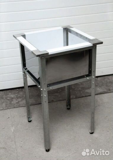 Столы, ванны, стеллажи, всегда в наличии