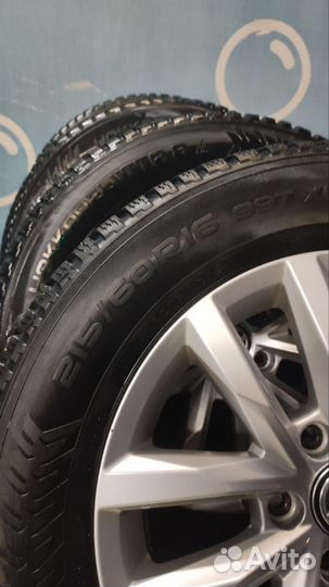 Nokian Tyres Hakkapeliitta 8 215/60 R16 99