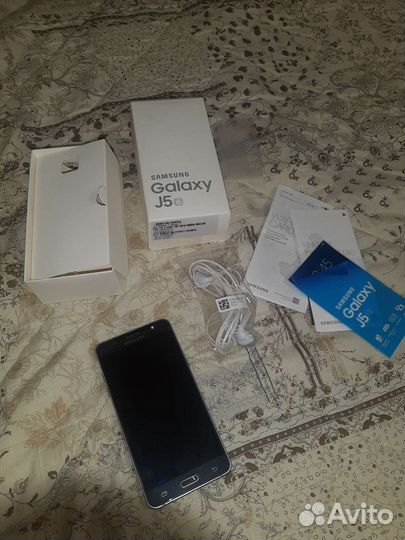 Телефон Samsung j5