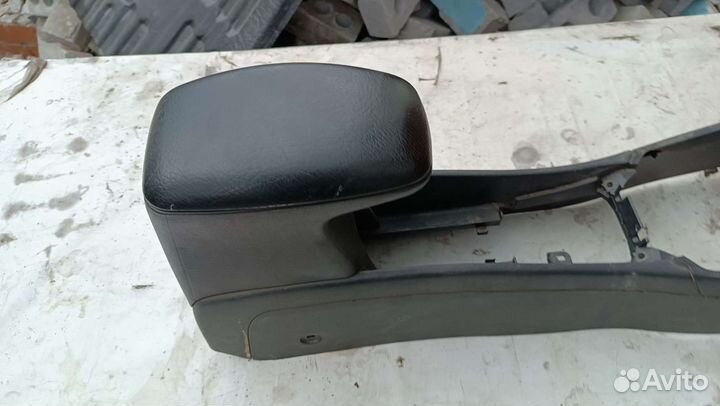 Центральная консоль с подлокотником Vectra b рест