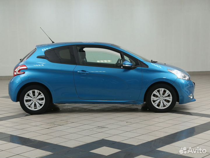 Peugeot 208, 2013