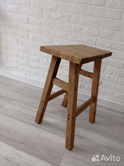 Деревянный табурет, лавка, стул