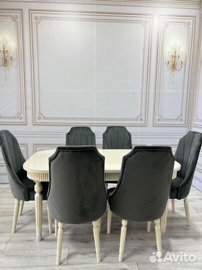 Стол и стулья