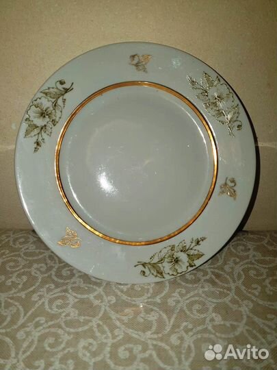 Тарелки фарфоровые
