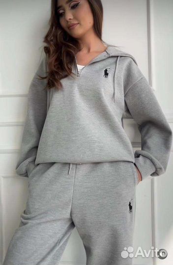 Спортивный костюм женский