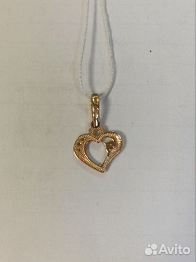 Золотая подвеска с камнем