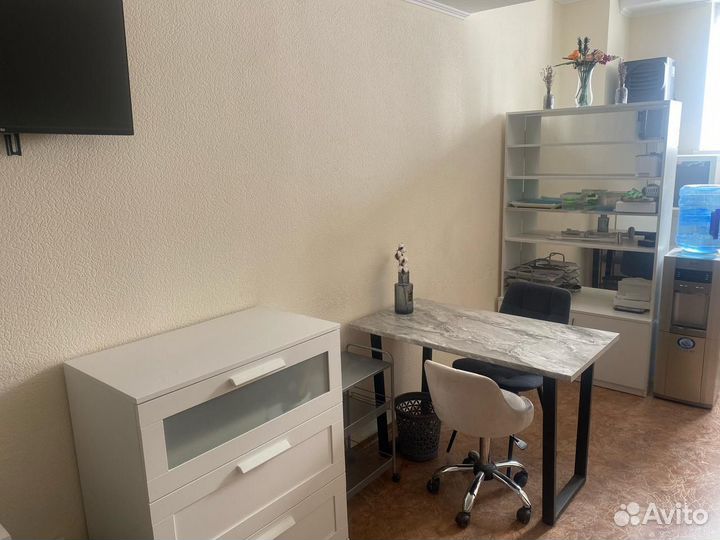 Место мастера маникюра или лэйшмейкера