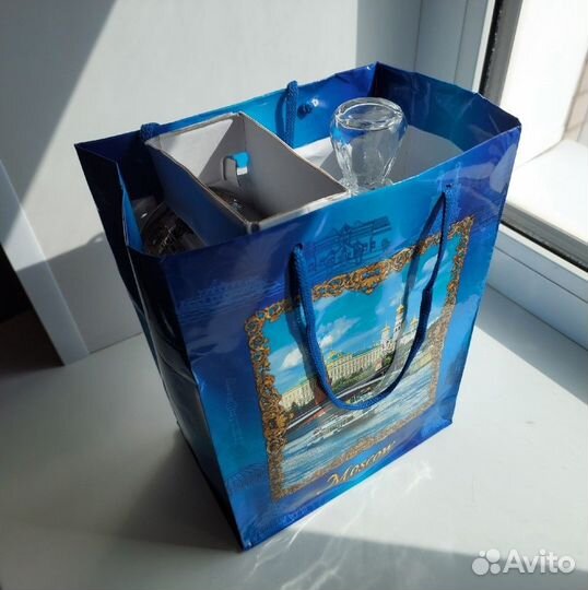 Подарочный набор – графин с двумя бокалами