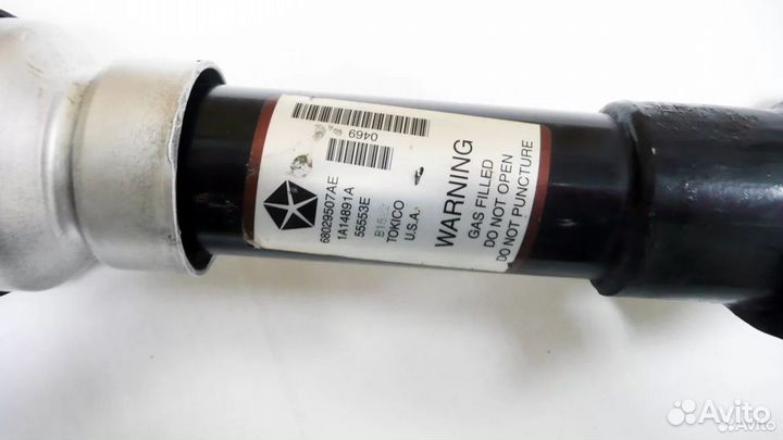 Передняя стойка Jeep Grand Cherokee WK2 левая