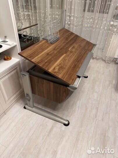 Растущая парта moll