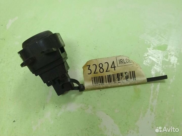 Кнопка аварийной сигнализации Nissan Navara D40