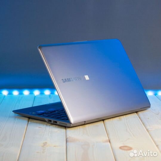 Ноутбук Samsung NP530U3B