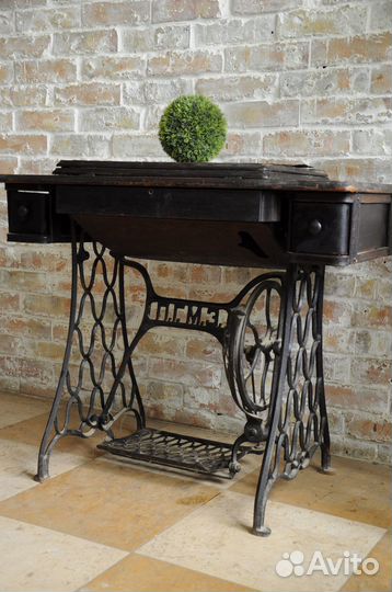 Станина от винтажной швейной машинки П.Г.М.З