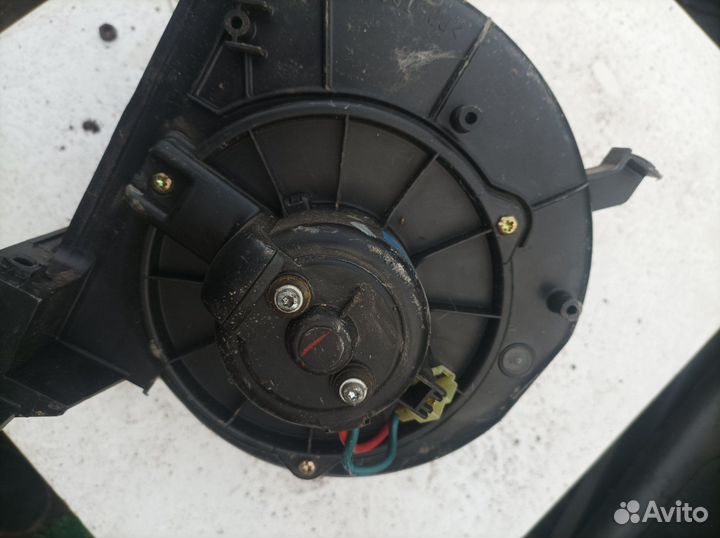 Мотор печки Mitsubishi Carisma