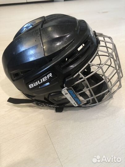 Хоккейный шлем