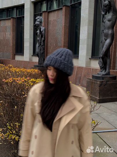 Объемная вязаная шапка ручной работы zara