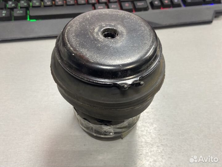 Опора двигателя передняя vw golf 3 vento