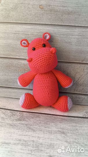 Мягкая вязаная игрушка Бегемот