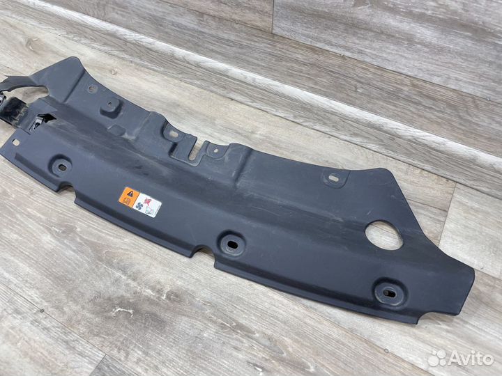 Накладка замка капота Ford Kuga 2 (2012-2019)