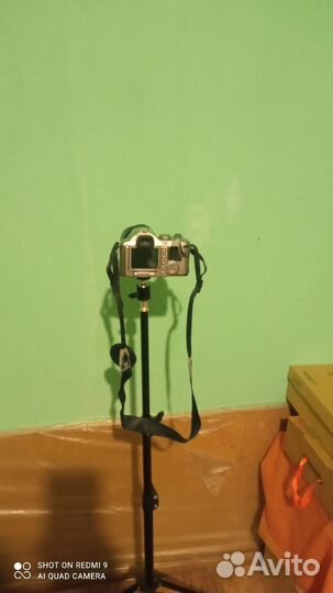 Фотоаппарат со штативом