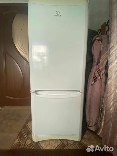 Продаю холодильник Indesit