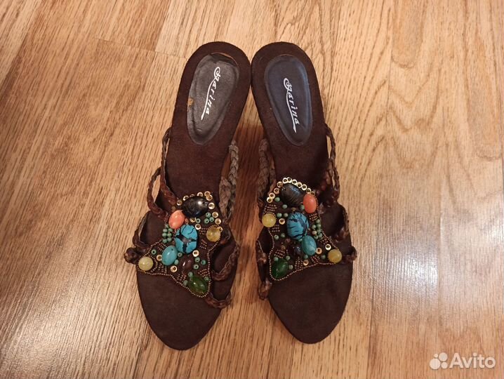 Шлёпки с натуральными камнями