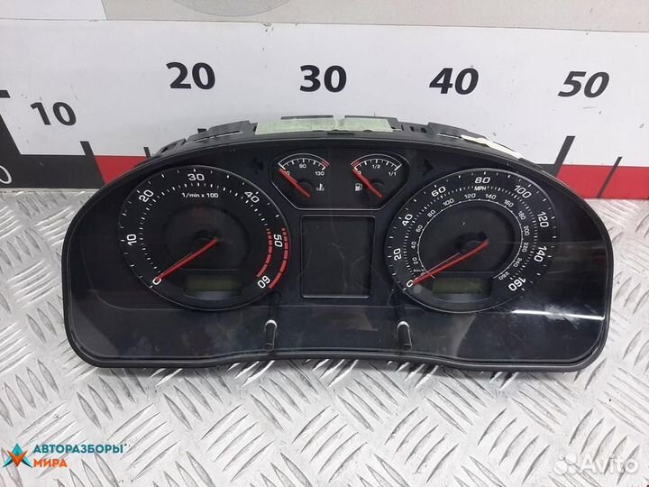 Щиток приборов (приборная панель) Skoda Superb