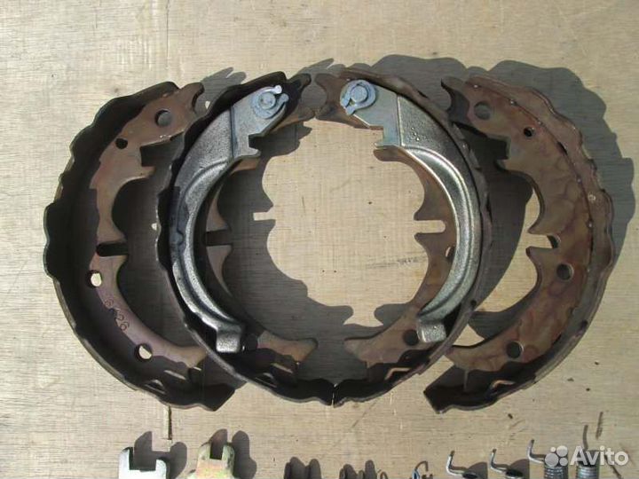 Механизм стояночного тормоза Toyota Mark Ii GX100