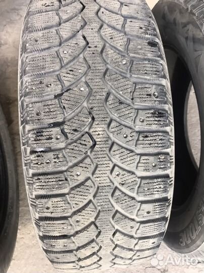 Bridgestone Blizzak Spike-01 215/60 R16