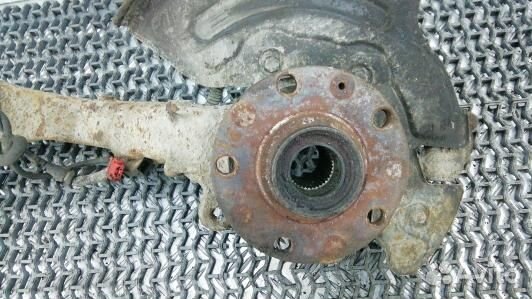 Ступица передняя правая volkswagen passat B5 (DSE1