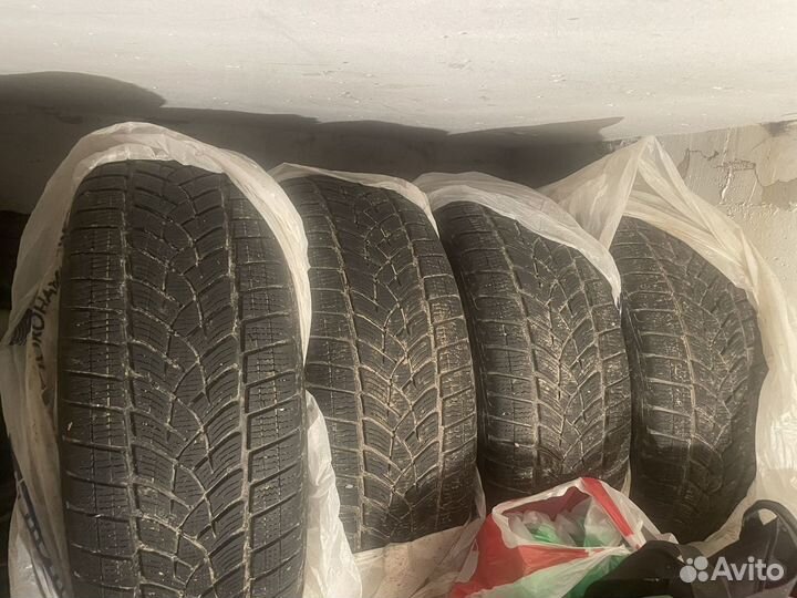 Goodyear UltraGrip Ice SUV 225/55 R18 102T