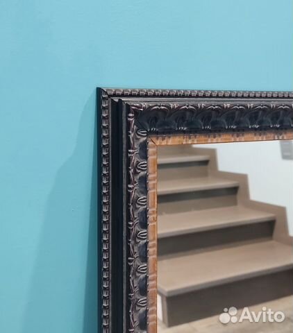 Зеркало в черной резной раме