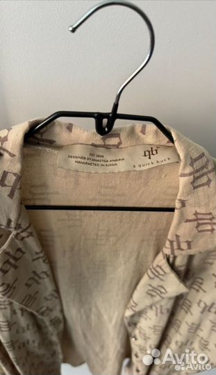 A quick buck рубашка бежевая с лого